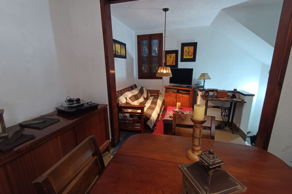 Casa de Ph De Alto. Sin Gastos Comunes. Azotea De Uso Exclusivo. Zona Con Locomoción Y Servicios Varios #9447