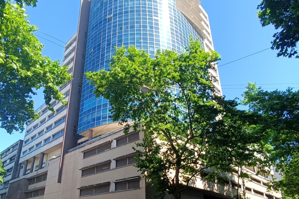 Torre De Los Profesionales. Oficina De 47mts Con Garaje Fijo #8732