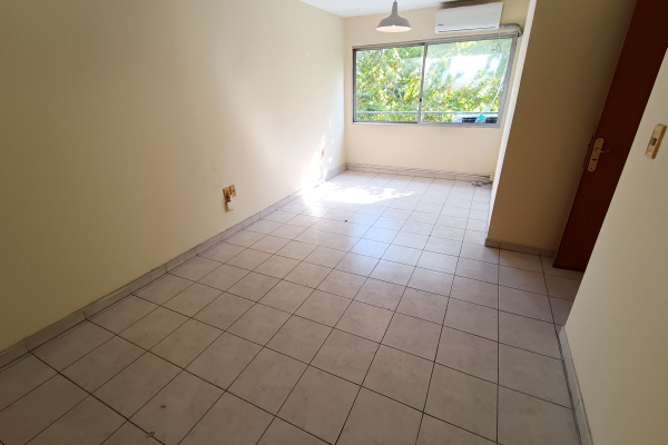 EN PLENO CENTRO, PRÓXIMO A PLAZA CAGANCHA, ORT Y Av. DEL LIBERTADOR. #9070