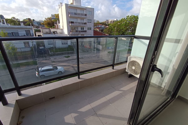 Amplio Monoambiente Con Terraza! Malvin! Próximo A Rambla Y Playa! Edificio Nuevo! #9155