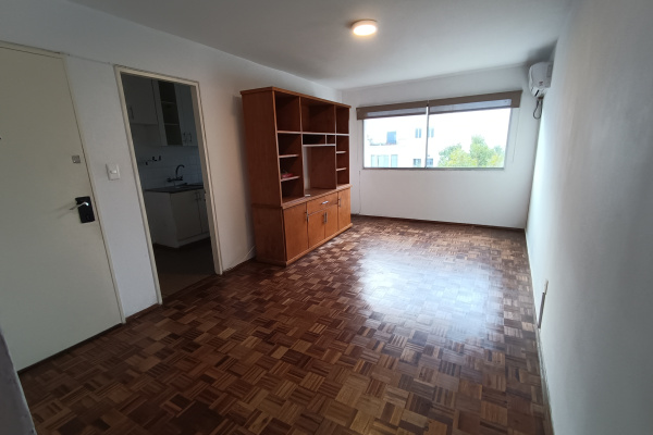 Moderno apartamento, luminoso. Al frente y contra-frente 2 dormitorios, linda vista. #9253