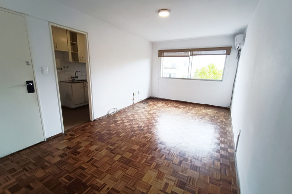 Moderno apartamento, luminoso. Al frente y contra-frente 2 dormitorios, linda vista. #9253