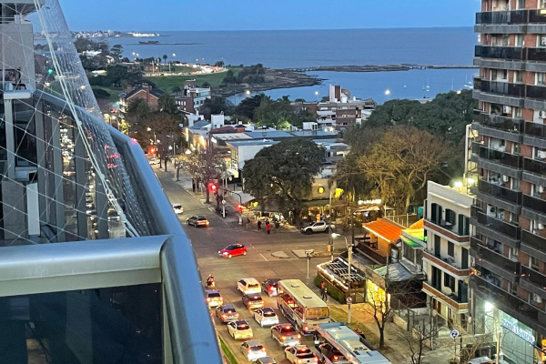 Hermoso Apto. Vista Despejada Al Frente Y Contra-frente. Y Amplio Dormitorio Con Vestidor. Para Inversores Con Renta #9472