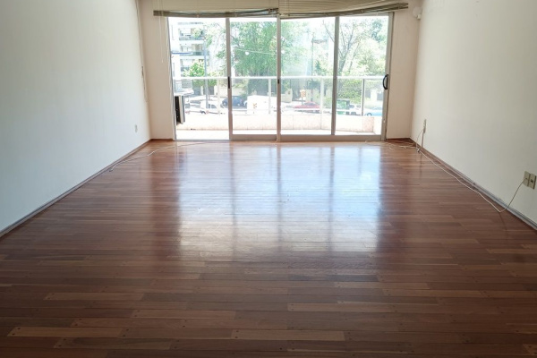 Excelente Apartamento!! En inmejorable zona, 3 dormititorios y Servicio, terraza con parrillero! Garaje para 2 autos! # 9540