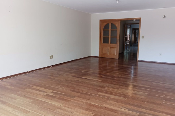 Espectacular Apartamento!! Edificio de categoria, vista despejada, 3 o 4 Dormitorios, terraza con parrillero! Garage para 2 autos! # 9540